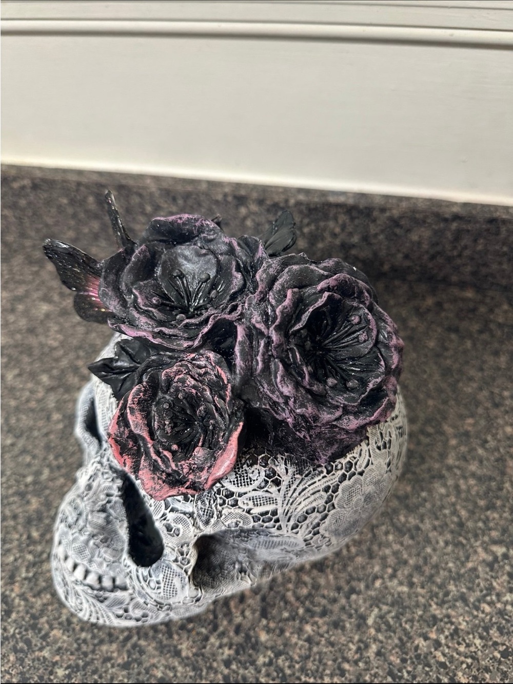 Halloween Moonlight Manor Resin Flower Butterfly Skull - Picture 6 of 7